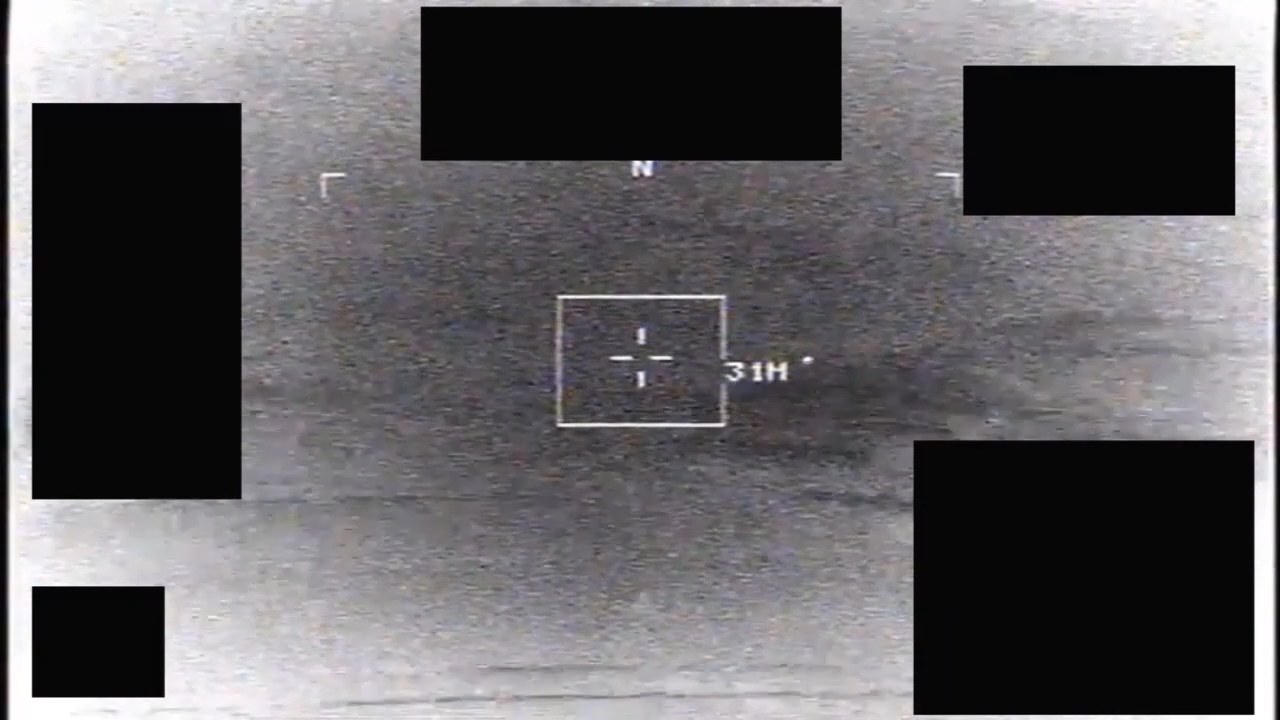 Infrared-style sensor screenshot with a reticle around the area of contrast in the released Syrian UAP video.