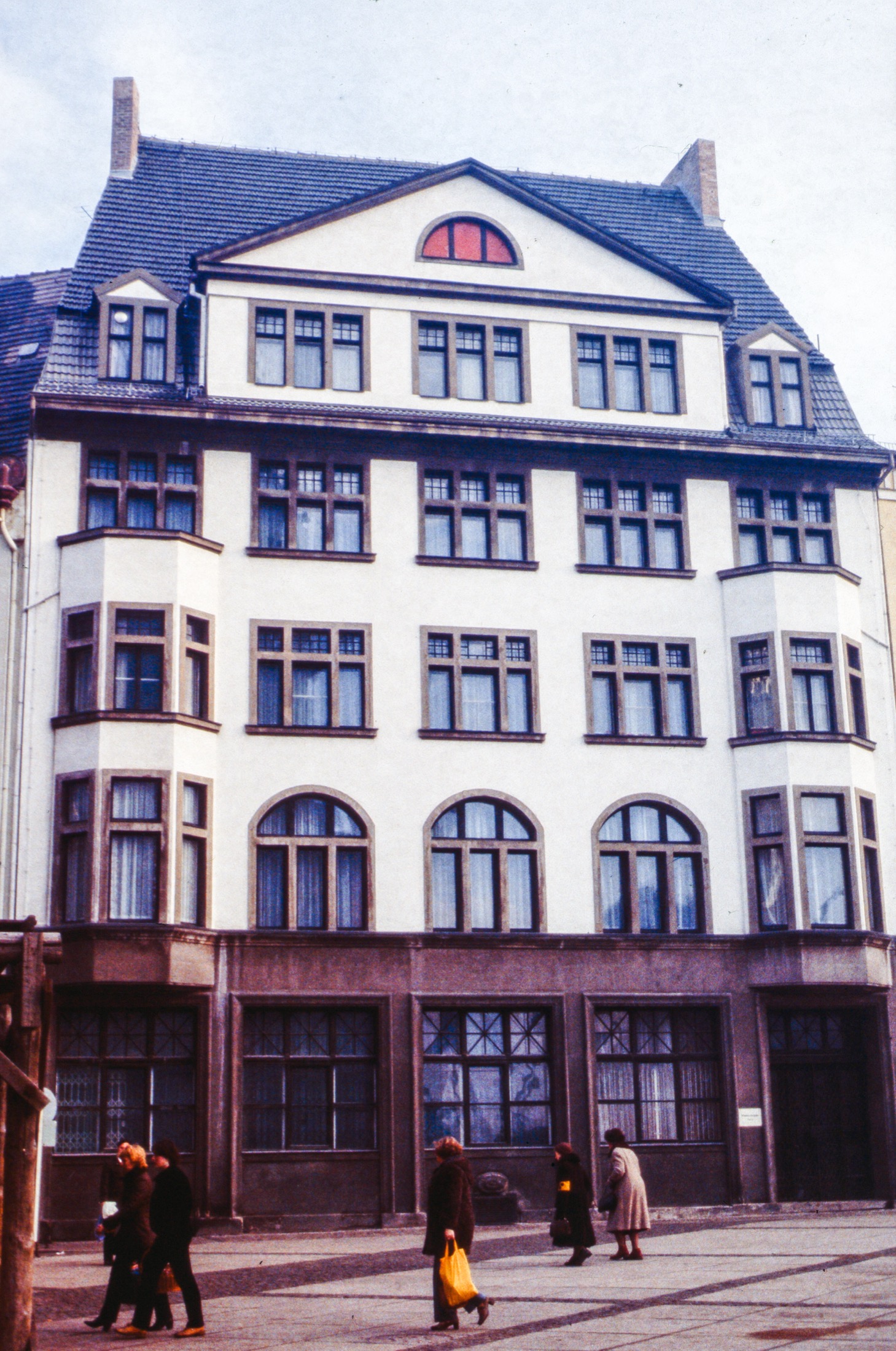 Halle (Saale) marketplace photographed in 1980, several years before the 1985 reported sky event.