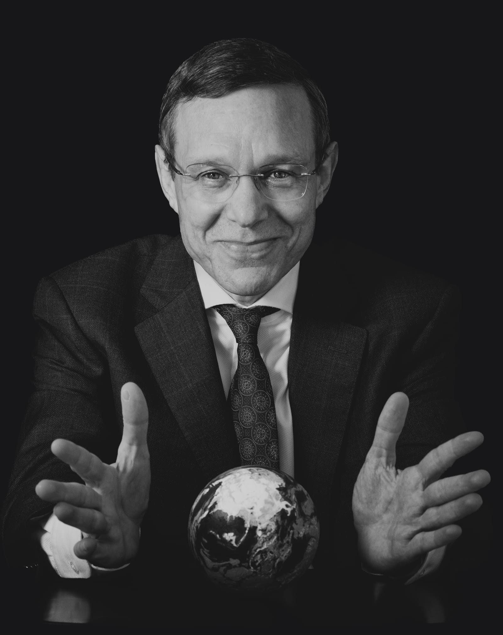 Avi Loeb photographed in 2023.