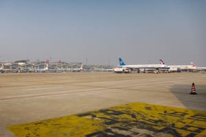 The terminal of Hangzhou Xiaoshan International Airport photographed in March 2010, four months before the 7 July 2010 closure. Xiaoshan is one of China's busiest airports and the field that controllers closed for under an hour after an inbound flight crew reported an unidentified object on final approach.